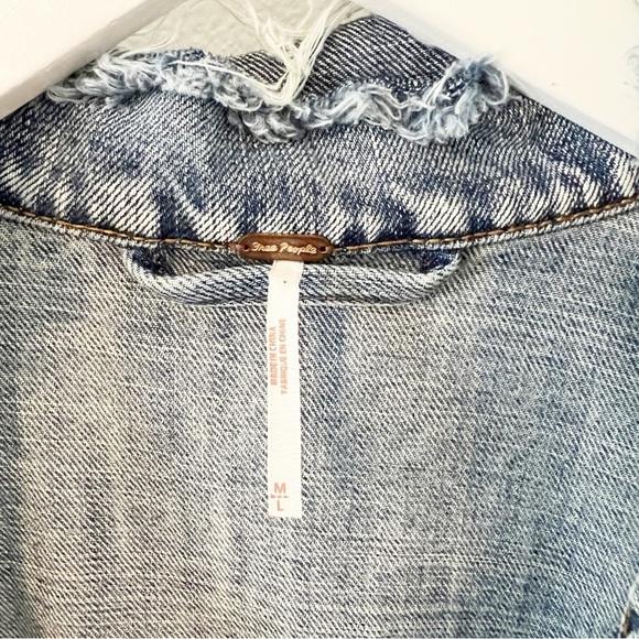 Free People Distressed Long Denim Jean Jacket Size Medium M - Picture 4 of 8